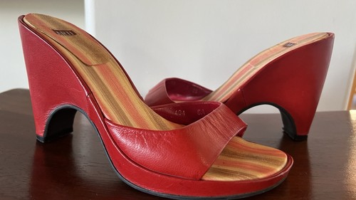 Red leather arti wedge slip - red,